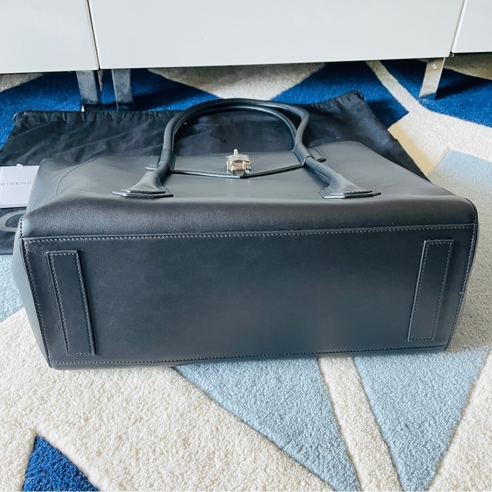 Brand New Givenchy Antigona Lock Soft Calfskin Black Leather Unisex Tote… - Picture 9 of 15